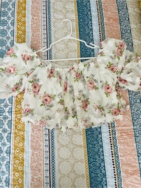 Floral Off-Shoulder Ruffle Crop Top - White with Pink Roses